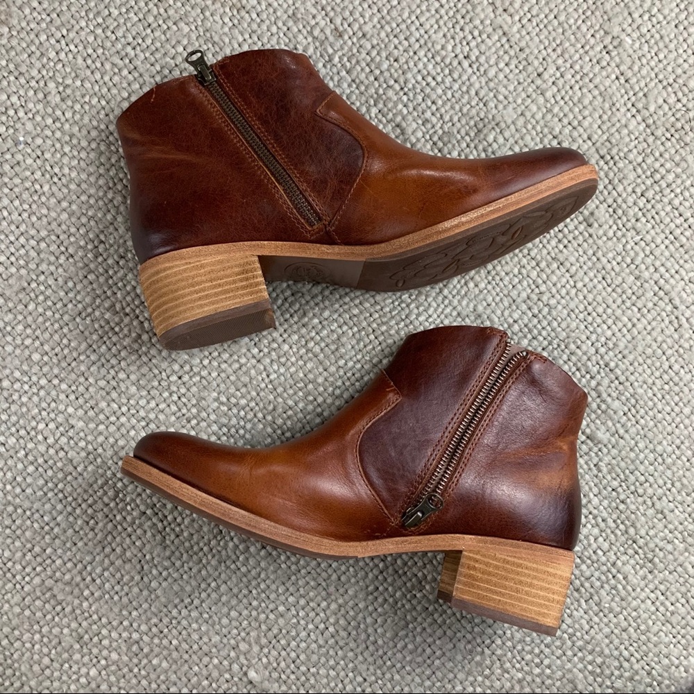KORK-EASE Casper Ankle Boot Bootie sold @  Anthro - Picture 2 of 14
